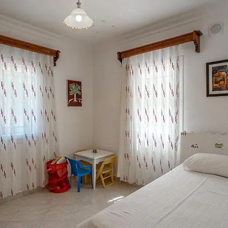 Βίλα Peaceful 4Br Villa W/Ac&Balcony 10 Min To Seaside